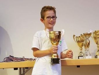 La première marche du podium pour Gabriel, à Mundolsheim. Vu sur le site de Mundolsheim : http://ce-mundo.clubeo.com/