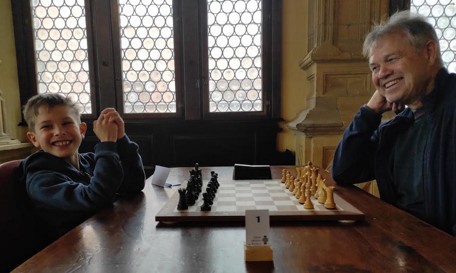 Deux colmariens à l'échiquier 1 à la ronde 1 : Antonin et Peter