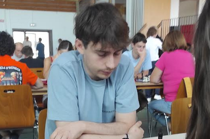 Margot, Alban, Elie, Ayaz, Gabriel, Pierre, Tom, Dominique, Victor, Jules, Maxime, Romuald, Yekta et Arnaud (table 1 !)